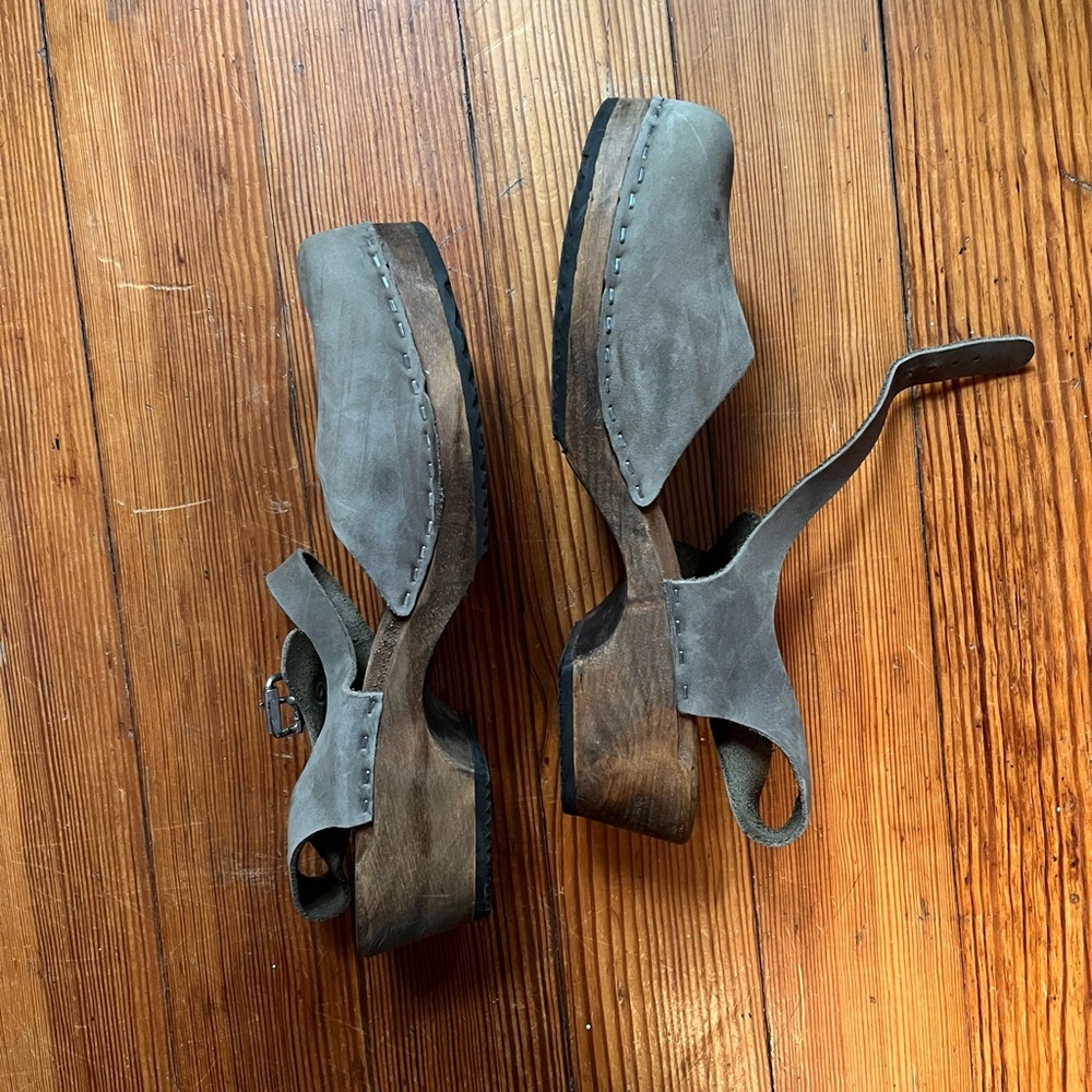 Taupe Lotta From Stockholm low heel clogs